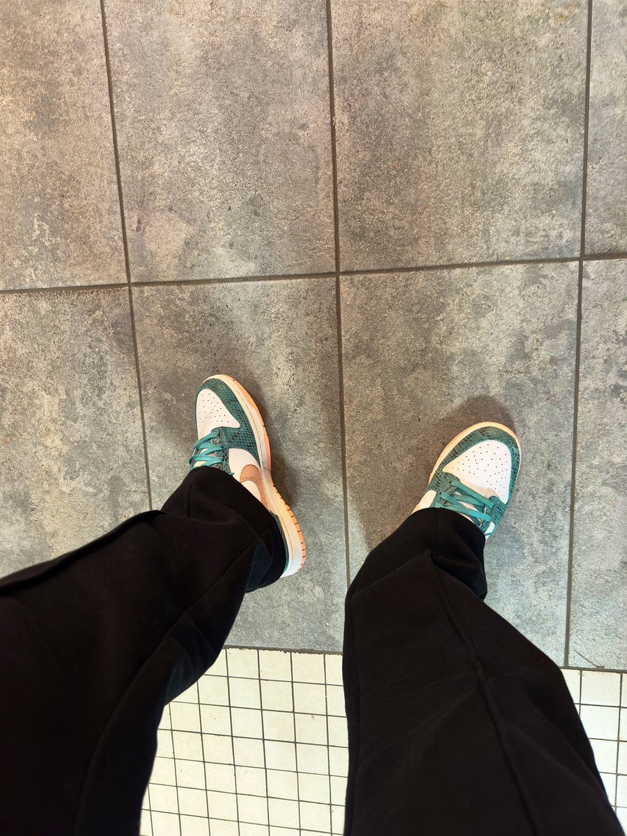 Difto_'s tweet photo. Toute ma vie j’ai critiqué les dunk pour en porter une finalement 😂 https://t.co/NOdSGi1Psf
