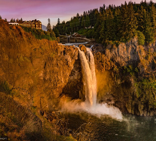 The sun goes down over Snoqualmie Falls 😢
