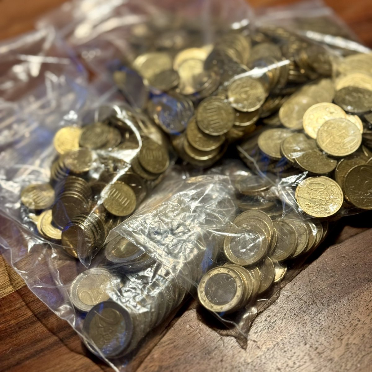 meinuelzen's tweet photo. Ihr sortiert dieses nervige #Altmetall auch Sortenrein, oder? ODER? #kartenzahlung https://t.co/479I5MqE7X