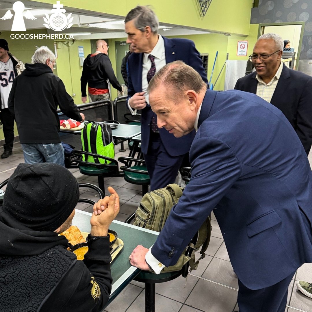 goodshepherd_to's tweet image. We were honoured to host members of the @orderofmalta. They were given a tour of our facilities, spoke with guests &amp;amp; learned about the programs &amp;amp; services @goodshepherd_to provides the #homeless community.
#WelcomeHomeless #ItStartsWithAMeal #CaringCommunity
