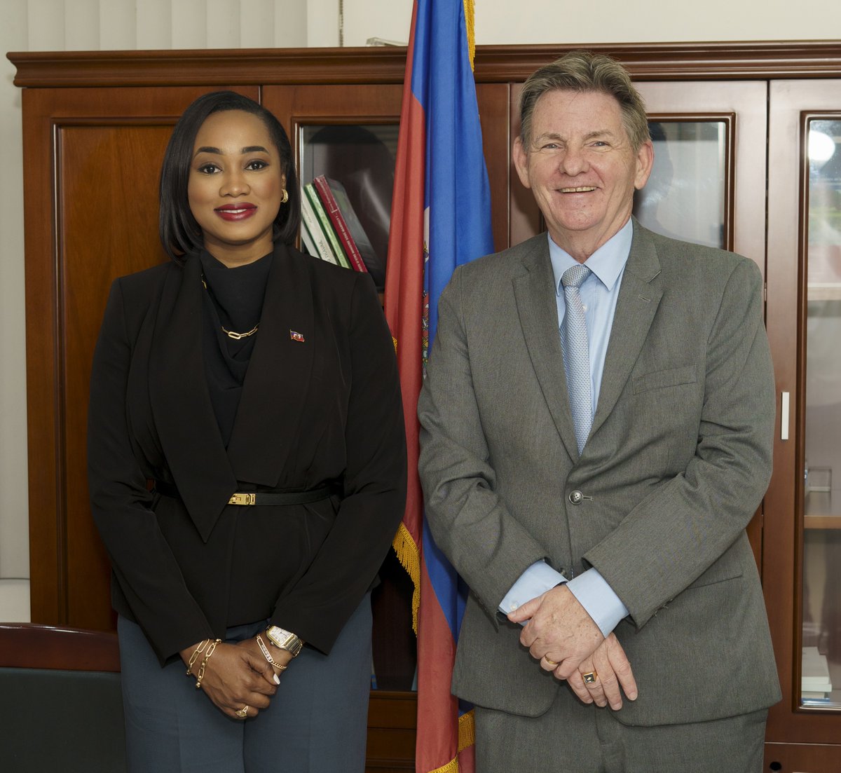 kathiaverdier's tweet photo. Ce jeudi 16 janvier 2025, j’ai eu l’honneur de recevoir, en une audience courtoise, l’Ambassadeur extraordinaire et plénipotentiaire des États-Unis d’Amérique auprès de la République d’Haïti, S.E.M Dennis Bruce HANKINS. Ensemble, nous avons échangé sur les conditions globales de nos compatriotes vivants aux USA, certains aspects la sécurité, entre autres.- 

Au cours de cet entretien, de nouvelles pistes de collaboration entre l’Ambassade des États-Unis en Haïti et le Ministère des Haïtiens Vivant à l’Etranger (MHAVE) ont été explorés, notamment en matière d’appui technique, de la création de canaux d’échanges entre les deux institutions sur des services précis, dans le strict intérêt de la diaspora haïtienne aux USA.

Mon engagement envers Haïti et sa diaspora, selon la mission du MHAVE, se renforce jour après jour. La contribution de la diaspora dans la bataille engagée par le Président du CPT, S.E. M Lesly VOLTAIRE et le Premier Ministre Alix D. FILS-AIMÉ pour le relèvement d’Haïti est capital; et je suis convaincue que le peuple haïtien vaincra.
 
#MHAVE #diaspora #Haiti