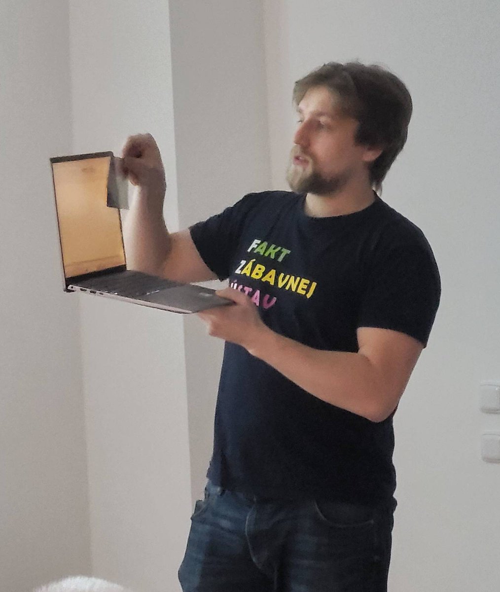 KnihovnaChodov's tweet image. Na dnešním #ScienceCafé jsme se dozvěděli spoustu zajímavostí o světle a souvisejících jevech i technologiích od fyzika Jana Batysty ze skvělého projektu @Zeptej_se_vedce.  
Díky za návštěvu u nás v Chodově! 👍❤️#GoScience!