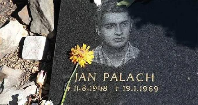espodieg's tweet photo. Il 16 gennaio del 1969, 56 anni fa, il giovanissimo Jan Palach  si diede fuoco a Praga come atto estremo di protesta contro l'oppressione del regime comunista sovietico. Onore e un pensiero a lui, martire per la libertà, che ha lasciato il segno nella coscienza dei popoli europei https://t.co/LogvLDMLUL