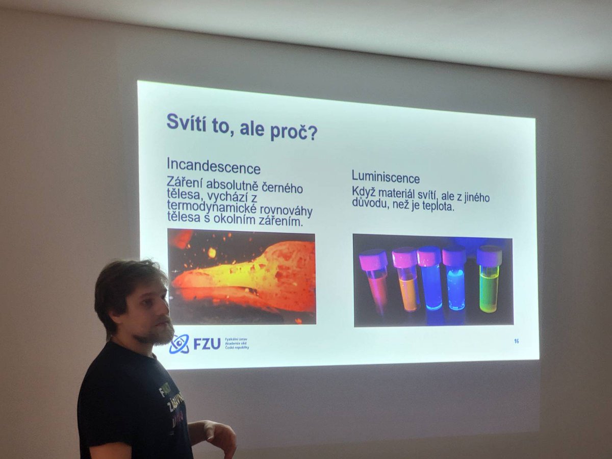 KnihovnaChodov's tweet image. Na dnešním #ScienceCafé jsme se dozvěděli spoustu zajímavostí o světle a souvisejících jevech i technologiích od fyzika Jana Batysty ze skvělého projektu @Zeptej_se_vedce.  
Díky za návštěvu u nás v Chodově! 👍❤️#GoScience!