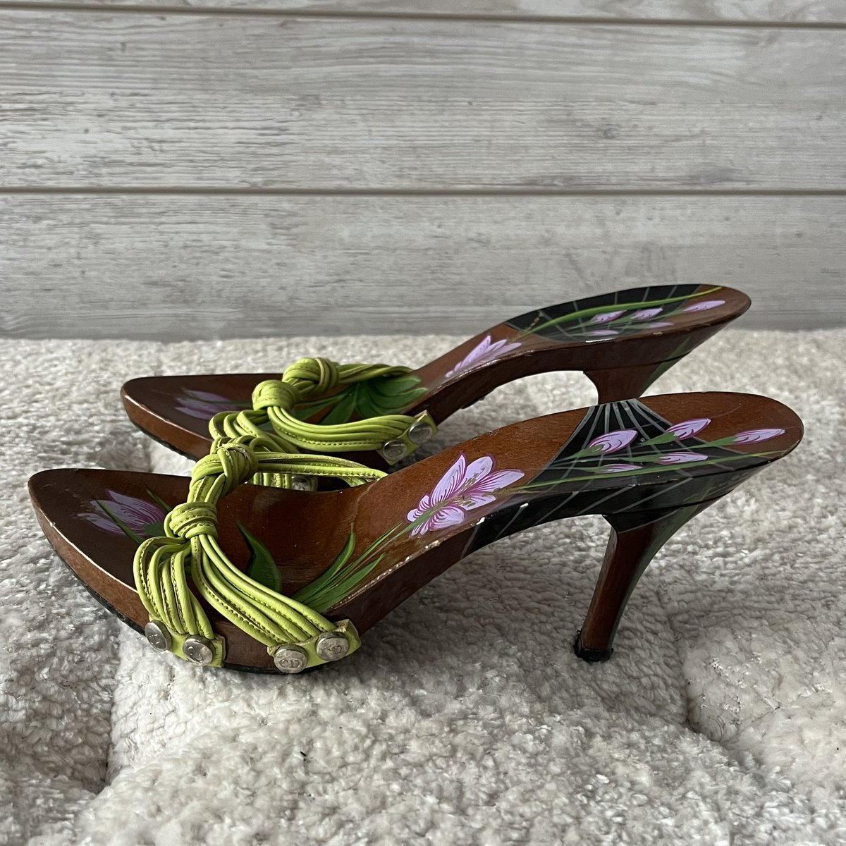 virgoessence's tweet photo. these Dior by John Galliano hand painted wooden heels circa 2004 just arrived on the mail they’re PERFECT https://t.co/rc5EFYvBDX