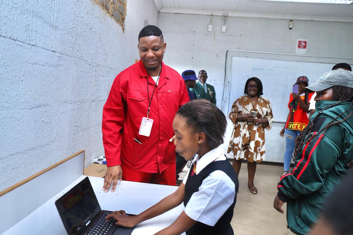 whoami113Dieps1's tweet image. What else do you want from the EFF as a parents except being jealous of the bright future of your own children? We teach them computer from primary level. Thanks GPS Moshe Koma 👏👏