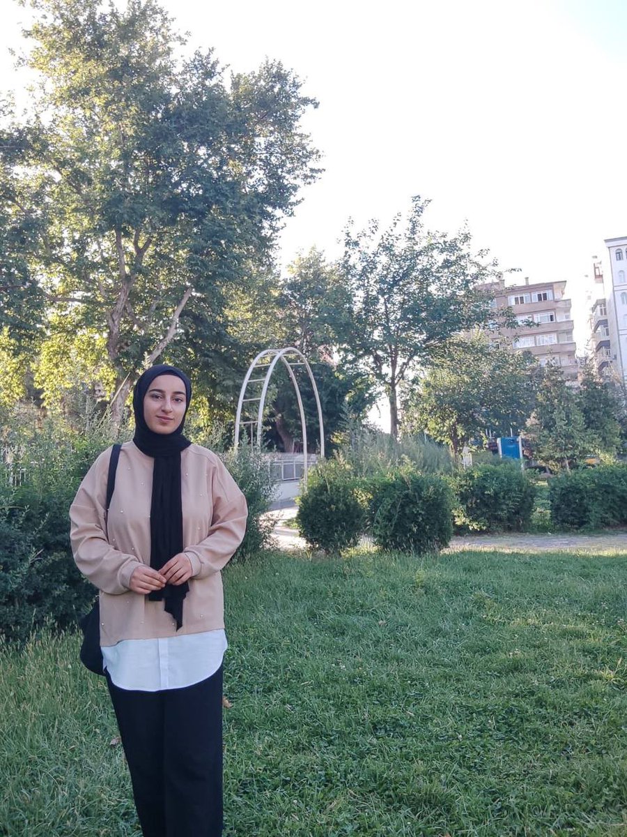 Yudum2121's tweet photo. @omerkabais Acılı babanın Yürek yakan feryadını duyurmak için;
#RojinİçinHareketeGeç https://t.co/s0FIoPkJRy