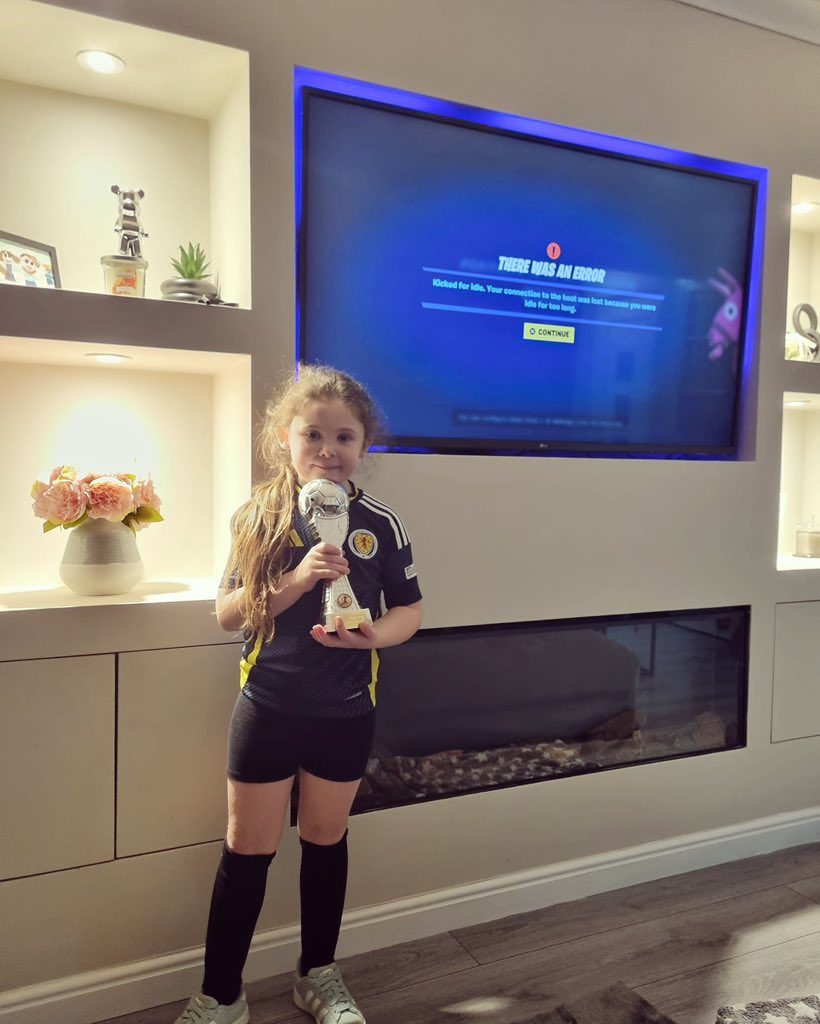 TracyYoung3's tweet photo. @MrsLeeStFrancis Isla wanted to show you her trophy …she got player of the week at football xx https://t.co/7DAq7VWbPl