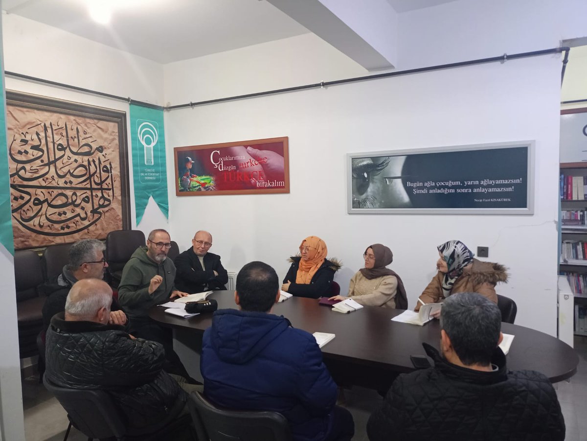 Dostoyevski'nin 'Yeraltından Notlar'isimli kitabı tahlil edildi.