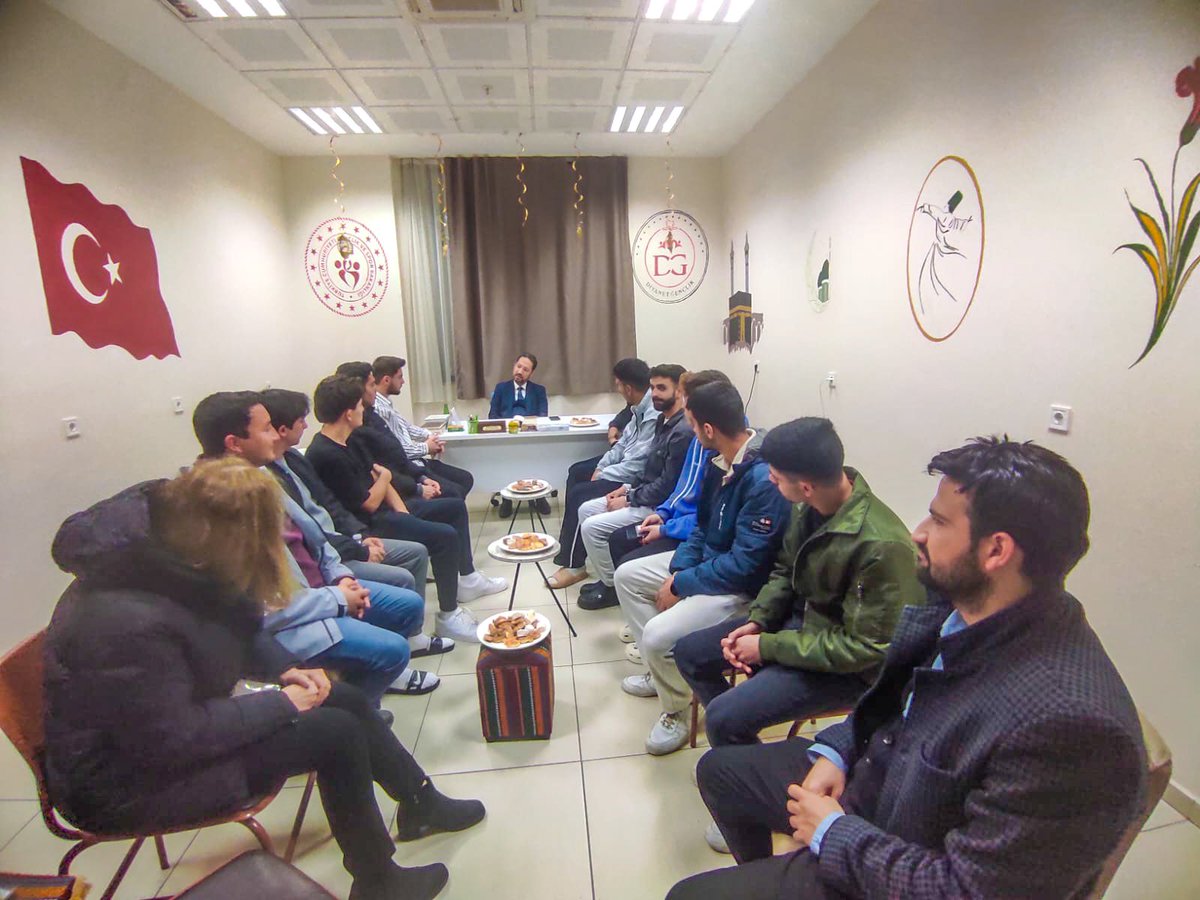 🌸 İlçe Müftümüz Sayın Muhammet Meral’in katılımı ile Velhasıl Sohbetimizi gençlerimizle birlikte gerçekleştirdik.🤲🕌
<a href="/tugvaizmir/">TÜGVA İzmir</a>