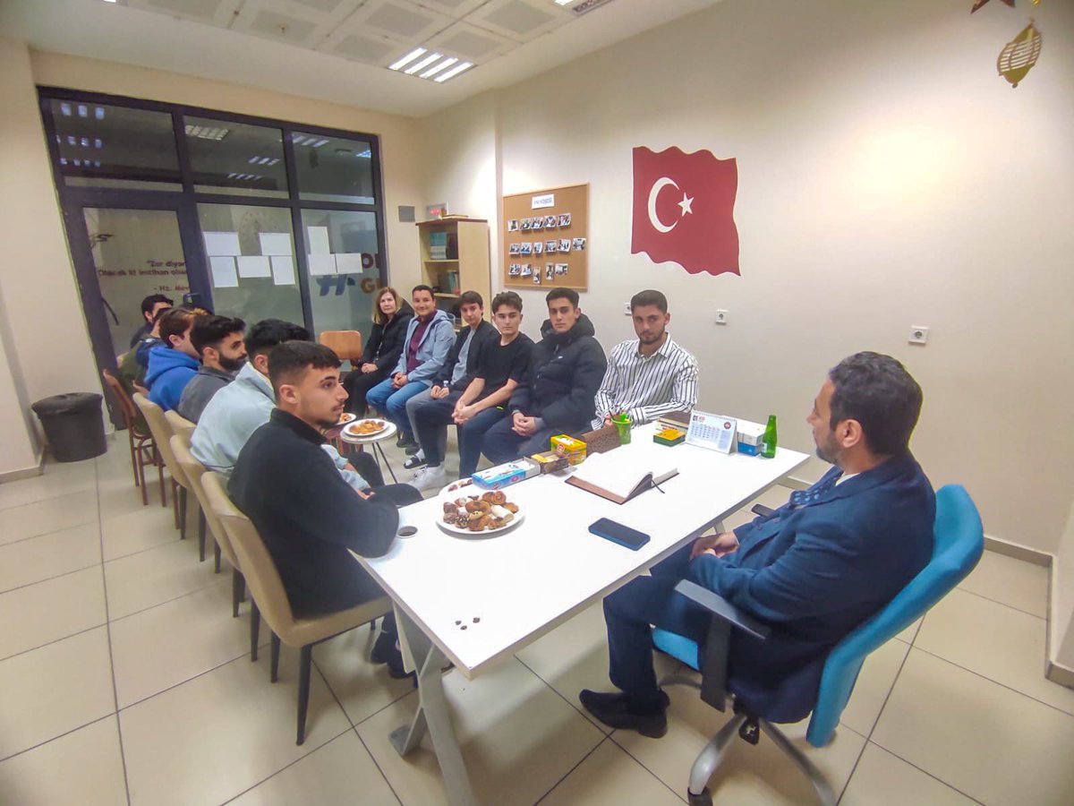 BayindirTugva's tweet photo. 🌸 İlçe Müftümüz Sayın Muhammet Meral’in katılımı ile Velhasıl Sohbetimizi gençlerimizle birlikte gerçekleştirdik.🤲🕌
@tugvaizmir https://t.co/xyuKJrfLxG