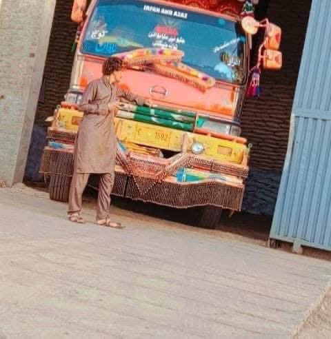 rohaila793's tweet photo. یہ میرا کزن ہے 
جو آج کانوائی میں کرم جا رہا تھا ٹرک کے ساتھ ابھی تک رابطہ نہیں ہو پا رہا ہے کوئی بھی اس علاقہ سے ہو ہماری ہیلپ کر سکے 
بہت سخت ٹینشن میں ہیں 
چھوٹی عمر ہے 💔
#ParachinarCrisis https://t.co/bDQ6GrEIJG