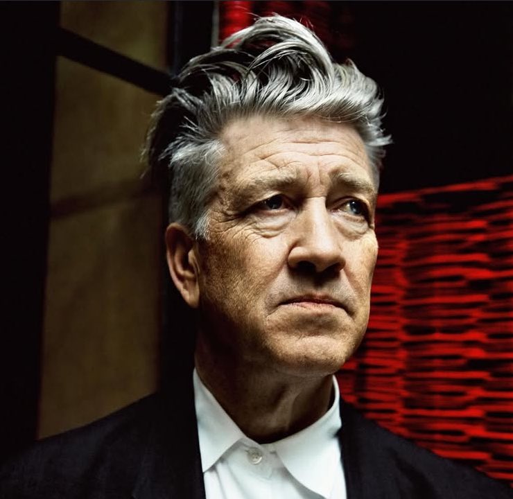 Se fue David Lynch.
Nos quedan sus películas. Seguiremos adentrándonos en ellas, en su misterio, su belleza, soñando despiertos, descubriendo nuevos significados en cada uno de sus visionados.
Cine eterno, inmortal.
Gracias, Maestro.

David Lynch has died.
But his movies will