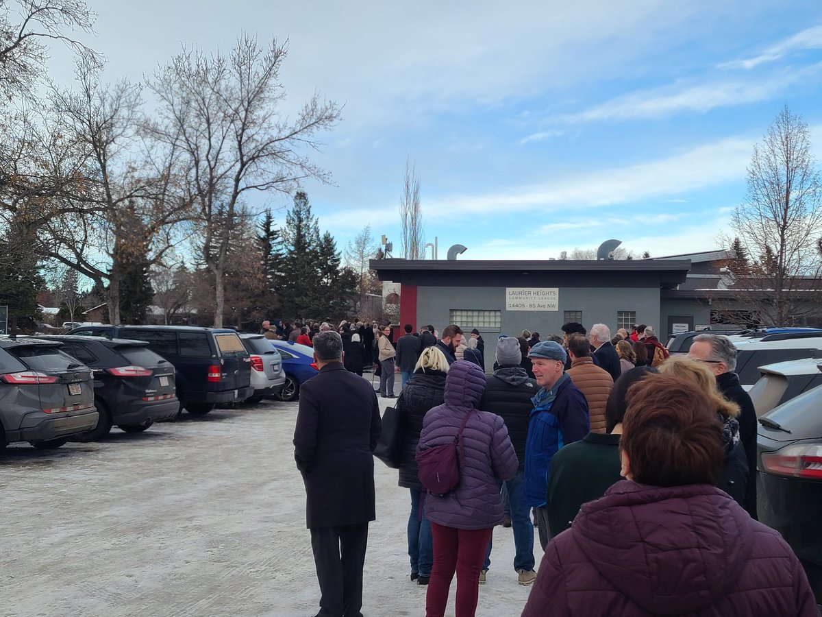 Carney-mania! Lineup for the <a href="/MarkJCarney/">Mark Carney</a> leadership launch in Edmonton. #cdnpoli