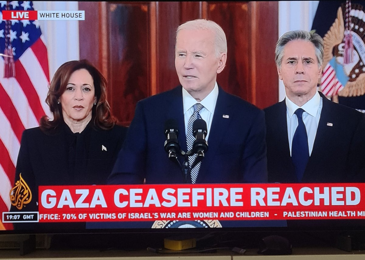 MariaMo32975161's tweet photo. Rained on Blinkins farewell parade. Security guys looked ill at ease removing the Palistinian man there in professional capacity not just a protester. He asked a question? #Israel #ceaserfire #Netenyahu https://t.co/64dvqgs97V