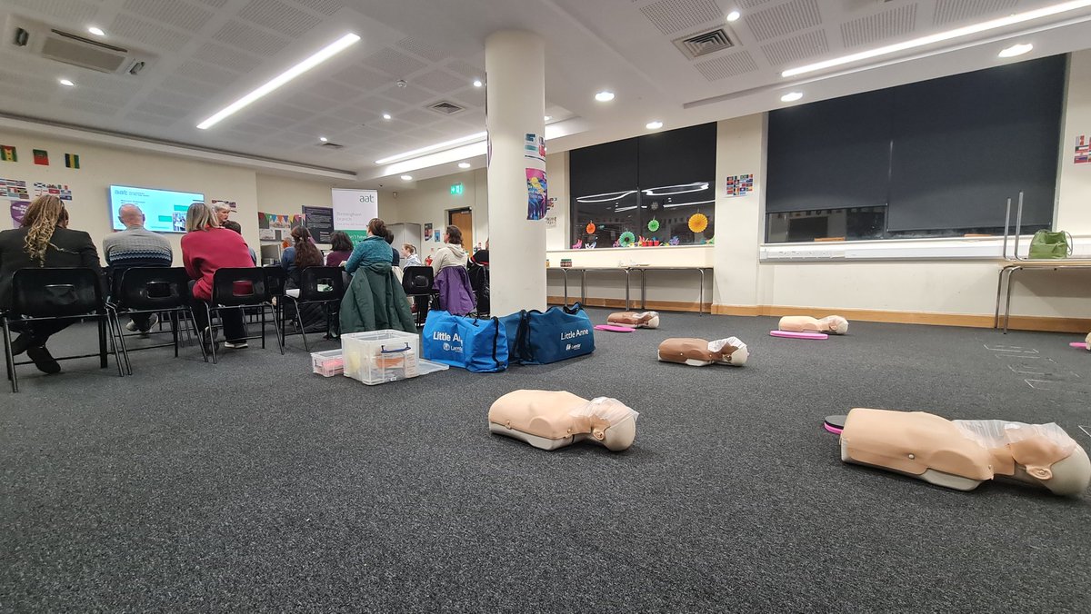 BENEA5T's tweet photo. Tonight @counts_cpr are the guests of @YourAAT @suttoncollege teaching some of the students #CPR &amp; #DEFIBRILLATOR use. @suttontrust #CFR @OFFICIALWMAS #Fastaid https://t.co/d4wZ3eVMCJ
