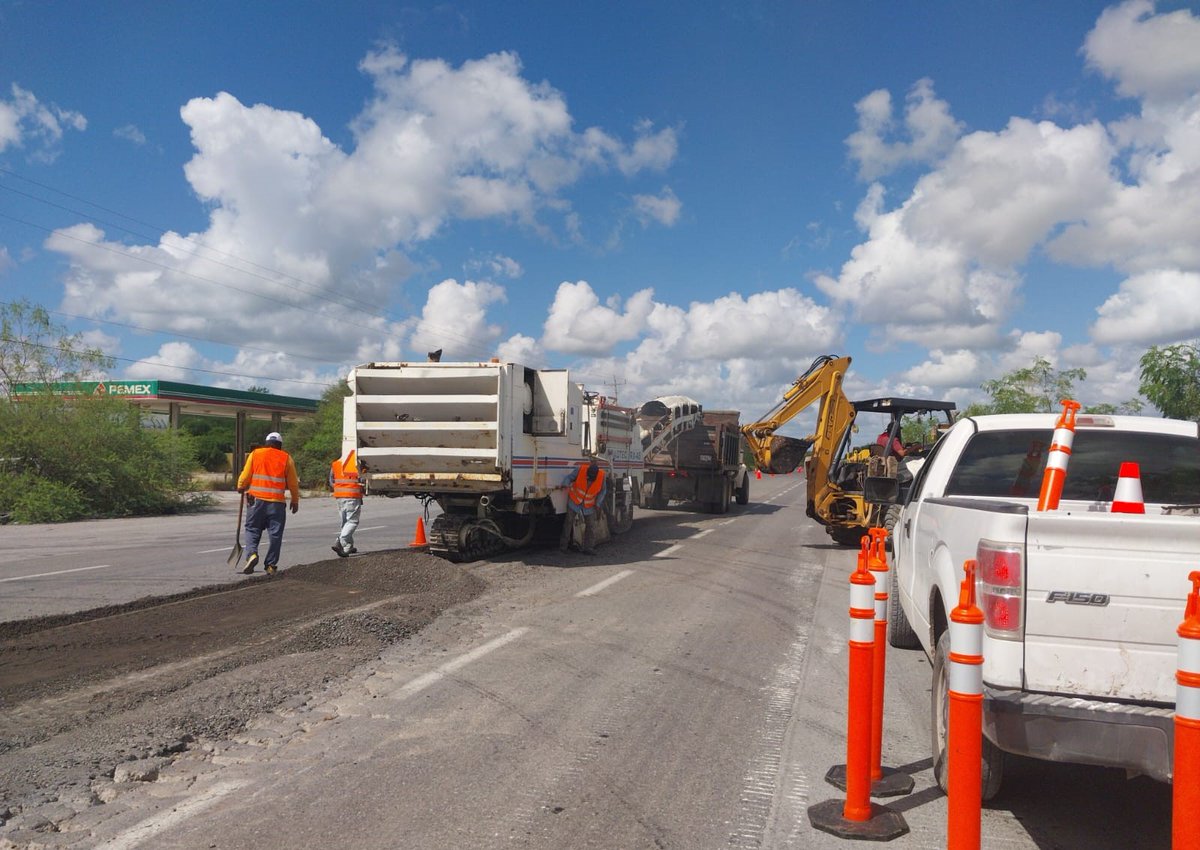 La Secretaría de Obras Públicas, impulsa el progreso en #Tamaulipas con proyectos de conservación vial.
Los trabajos se desarrollan en el tramo carretero “Las Urracas” (Matamoros-Reynosa), fortaleciendo la conectividad y la seguridad en nuestras vías.
#QueNadieSeQuedeAtrás.