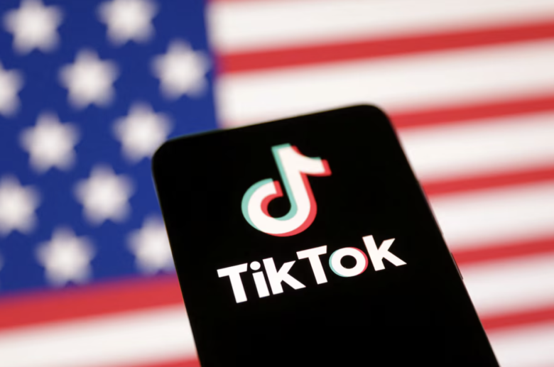 omgblog's tweet photo. OMG, TikTok is reportedly preparing to shut off its app for all U.S. users on Sunday https://t.co/bowi76JMFM #InternetThings #Politics #ban https://t.co/mClUvxULJf