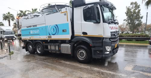 Ελλάς το ...μεγαλείο σου!!! Ανδρέας Κονδύλης Δήμαρχος Αλίμου: «Τρία οχήματα της ΕΥΔΑΠ με 24ωρη βάρδια, φυλάνε εδώ και μέρες το σημείο με το καπάκι»
Από alimosonline.gr