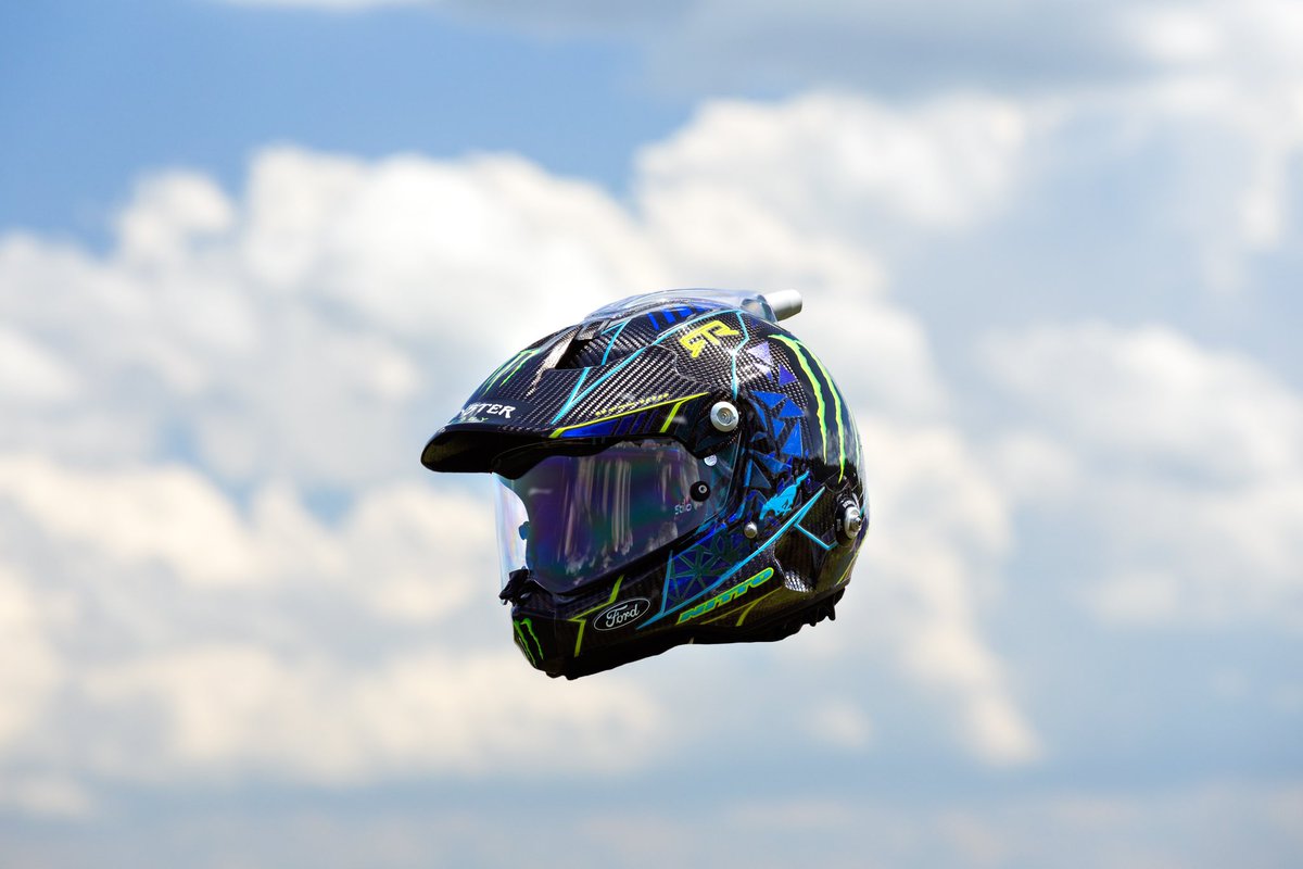 Minx8c's tweet photo. Cool helmet shot I took of Vaughn’s helmet for 2024. What should I do for 2025? https://t.co/MJLaTGVE3V