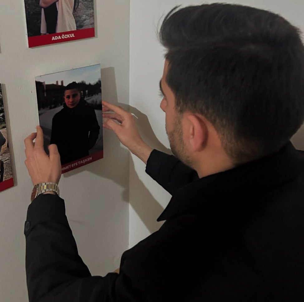 Siz , Türk milletine olan merhametinizi kaybetmişsiniz.

Fıtrat zulme rıza göstermez ise 

Ahmet Efe Taşken , afgan kaçaklar tarafından Erzurum’da şehrin göbeğinde boğazında bıçaklanarak katledildiğinde haber yaptınız mı ?
Paylaşım yaptınız mı ?

Siz sadece iki yüzlüsünüz ve bir