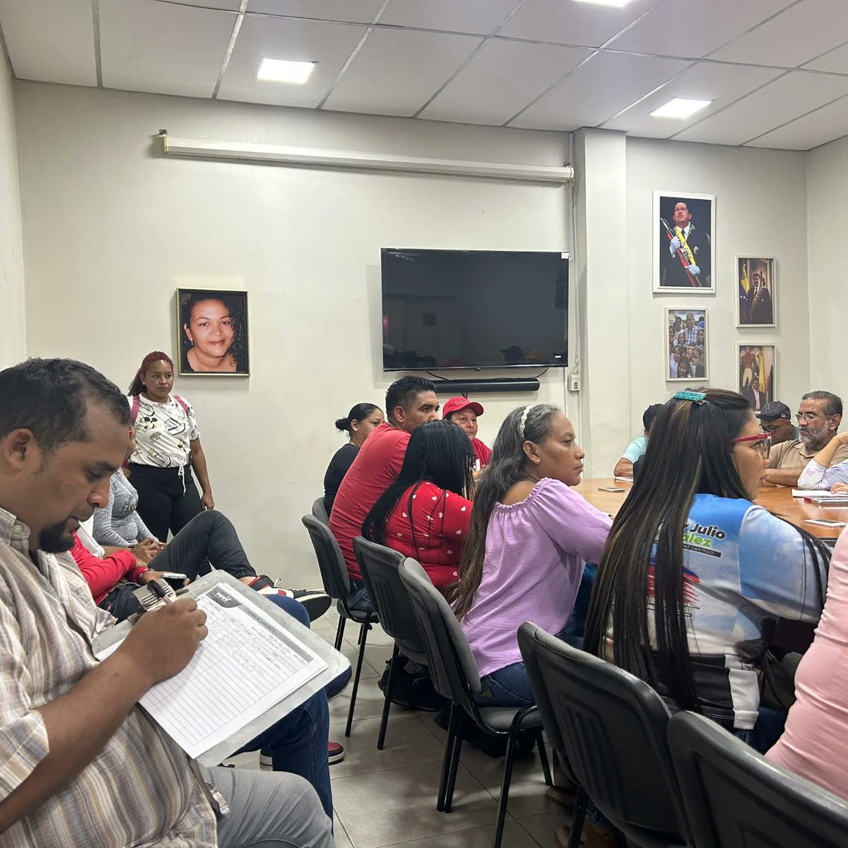 VictorJulioGo's tweet photo. Primera reunión organizativa y de planificación del equipo político municipal. Seguimos en la construcción de nuevas victorias. Preparados para un 2025 de batallas, conquistas para el desarrollo de la Patria https://t.co/r8TQJCHJ8h