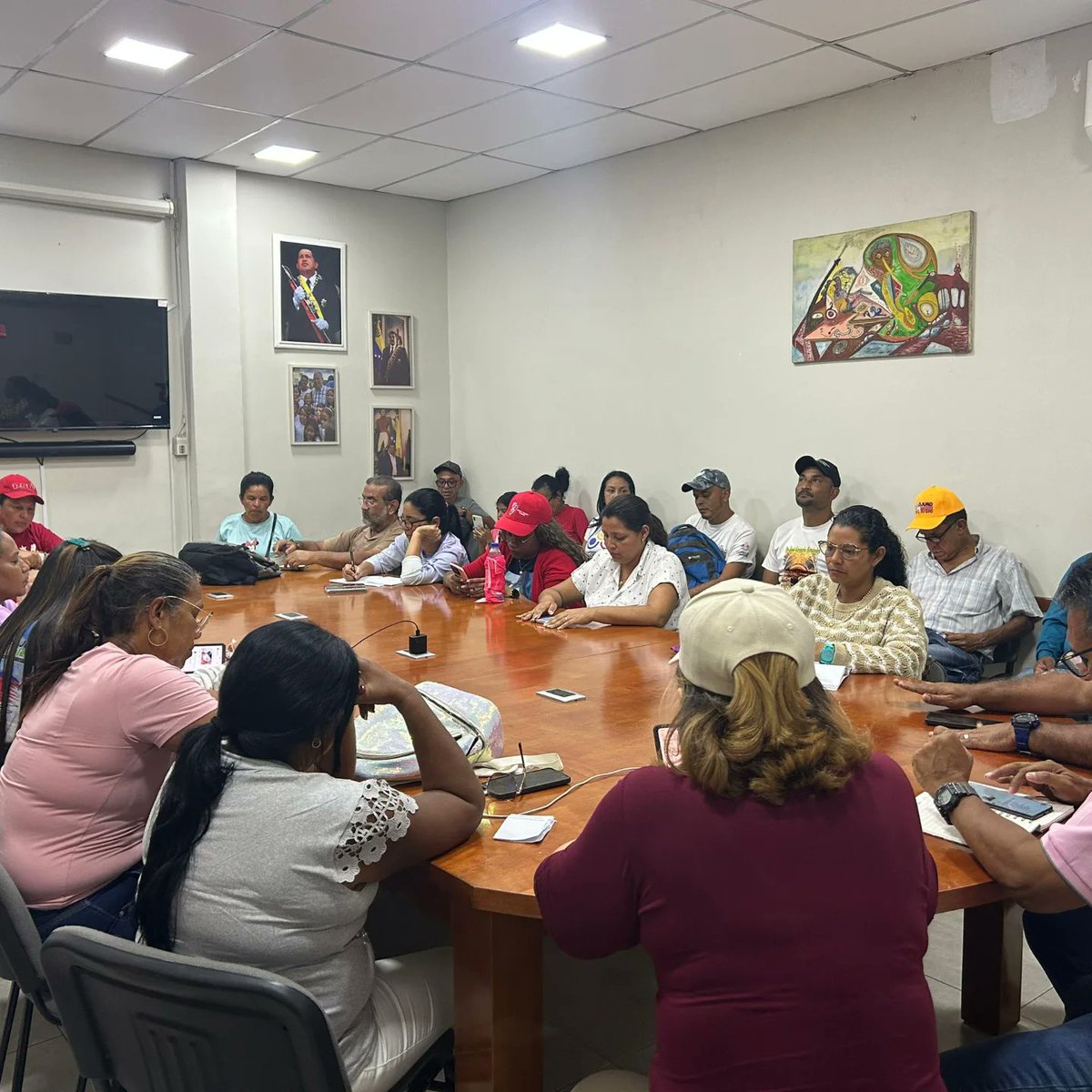 VictorJulioGo's tweet photo. Primera reunión organizativa y de planificación del equipo político municipal. Seguimos en la construcción de nuevas victorias. Preparados para un 2025 de batallas, conquistas para el desarrollo de la Patria https://t.co/r8TQJCHJ8h