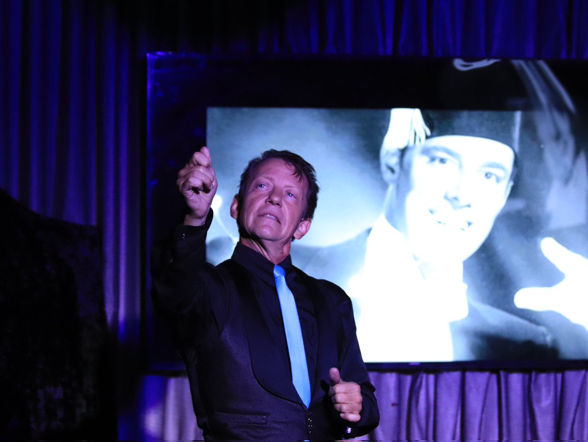 Even though I tribute my pal Marvyn in every show. I miss Mr. E all the time. 

 #vegasnightlife #LasVegasTickets #martinisandmagic #comedyclub #Magic #LasVegasShow #magicshow #lasvegascomedyclubs #vegasville #bestshowsinlasvegas #inVegas #magicandmartinis #speakeasy