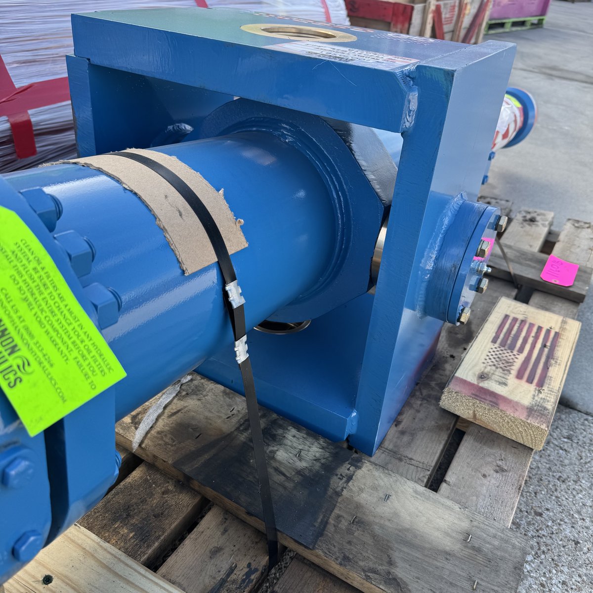 HannonHydLLC's tweet photo. Round peg in a square hole, aka, the cylinder gimbal mount. Pivoting up and down and all around.
HANNON Hydraulics, making funny sounding mounts since 1976 #cylinder #hydraulics #madeinamerica #marketing https://t.co/7Vv1NMukLp