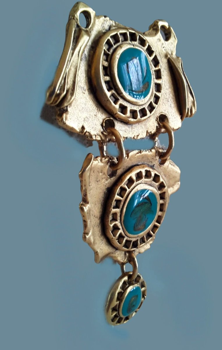 renaissancefai's tweet photo. https://t.co/8GgcQ6ccSd
#brooch #long #large #vintage #satingold #goldtone #brutalist #modernist #articulated #enamel #turquoise #hinged #dangles #artisan #OOAK #sculptural #art #giftforHer #unique #vertical https://t.co/LB6EEuhBGr