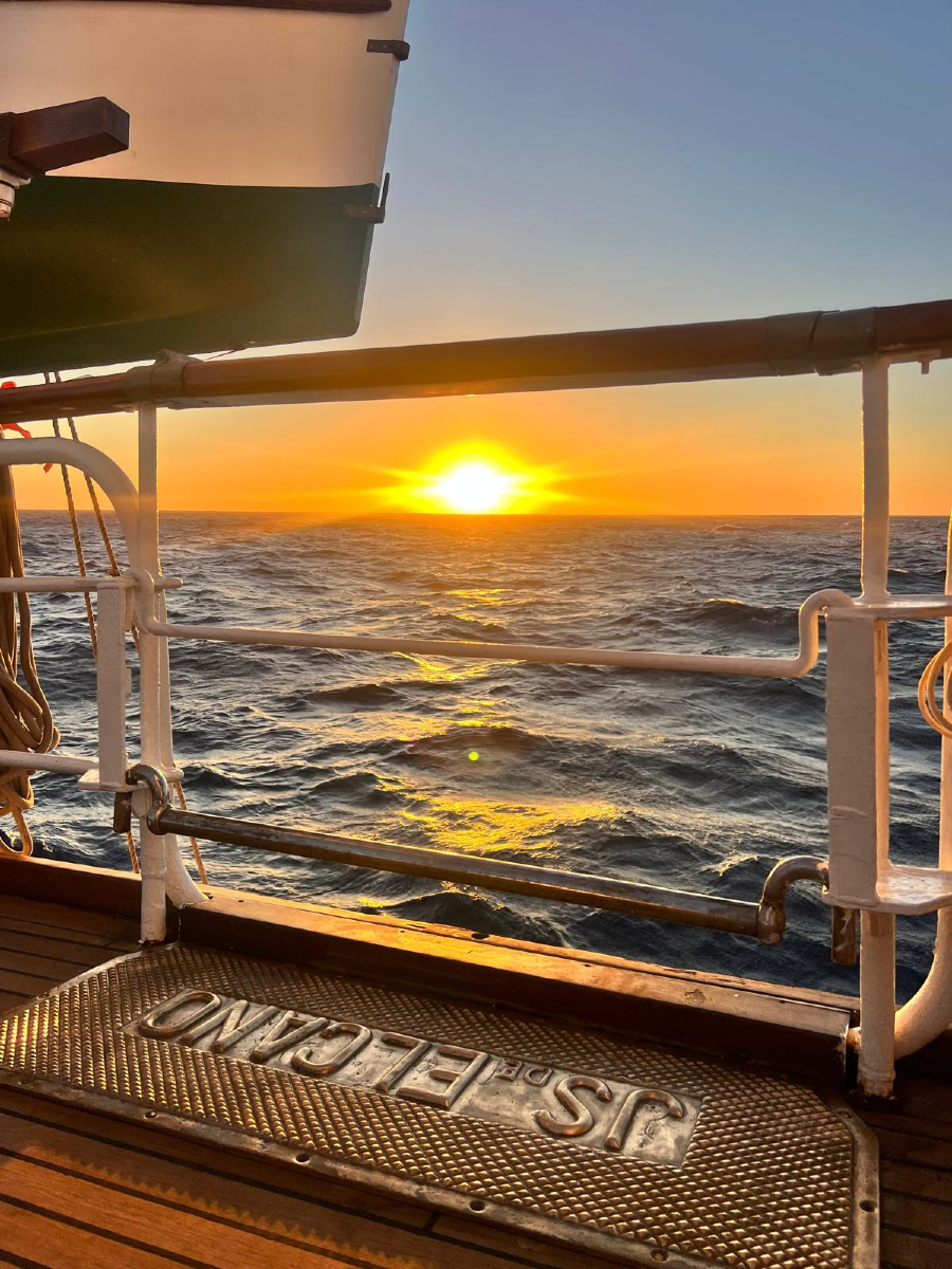 En #Tenerife este fin de semana estáis de suerte: el buque escuela #JuanSebastiánDeElcano realizará jornadas de puertas abiertas para que tengáis la oportunidad de visitarlo.
Sábado y domingo 0930-1400 y 1530-2000
¡Ven a vernos! 

Con esta buena noticia os damos las #BuenasNoches