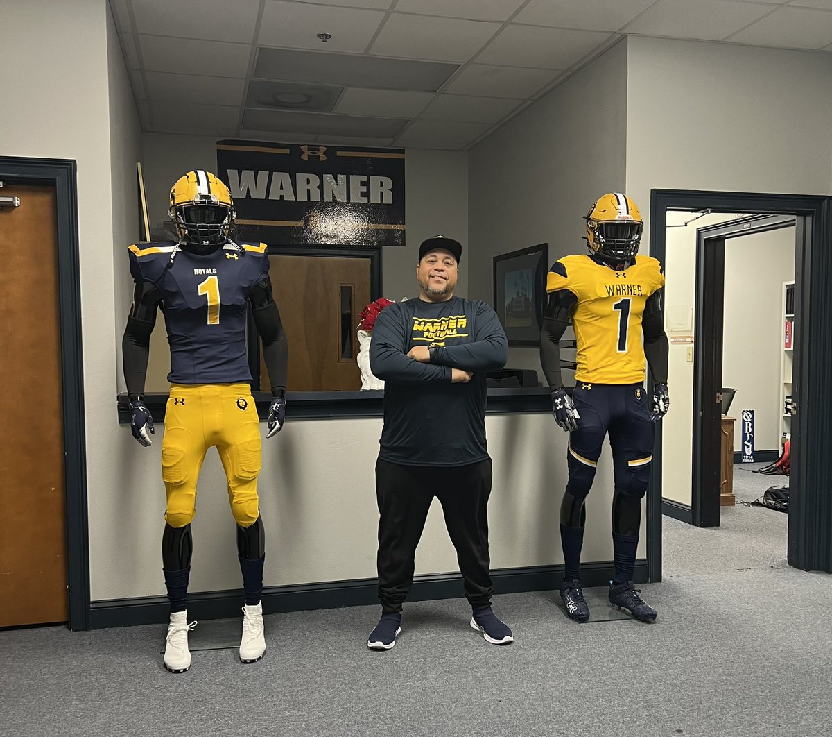 Coach Joe Nieves tweet media