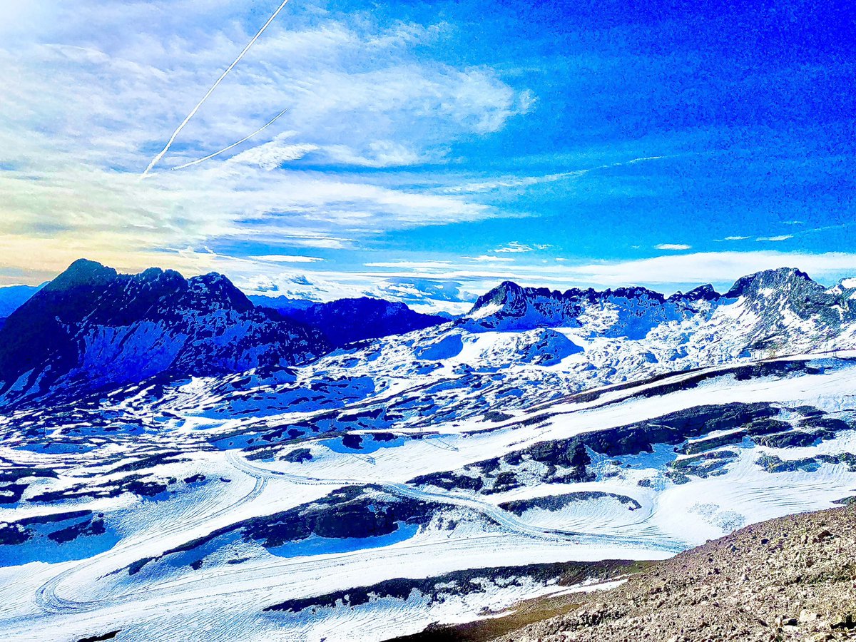 My last trip to the Zugspitze in the Alps (Germany) was simply wonderful, see for yourself 🏔️❄️

#Alpen #Zugspitze #NatureBeauty #NatureLover #naturistfamily #NaturalSelection #picture #Pictureoftheday 🏔️❄️