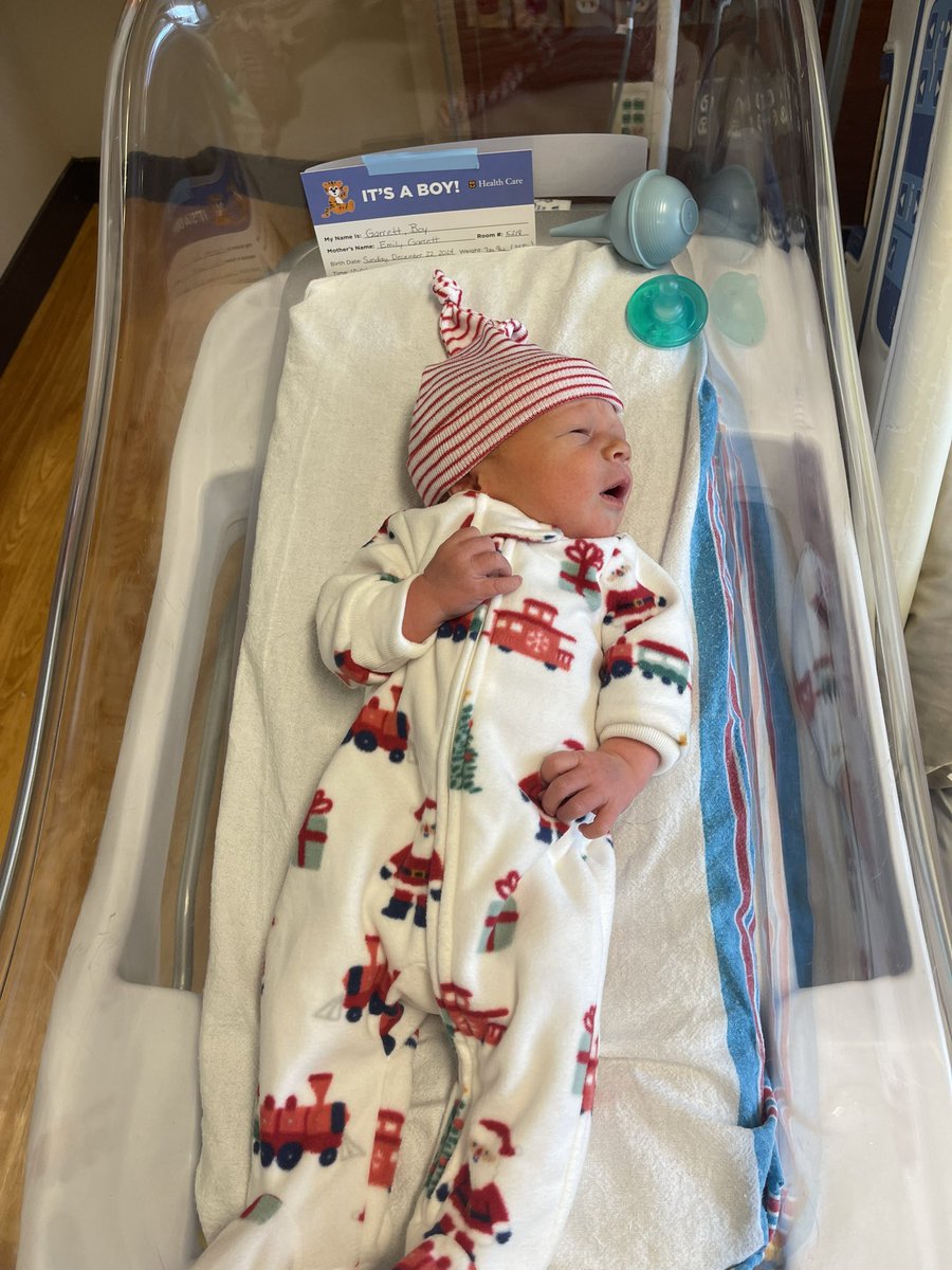 emsiefken's tweet photo. WE HAD A BABY! 

Rhys Joy Garrett
12/22/24
10:04am (right on time for his first Braggin’ Rights game)
7 lbs. 9 oz.; 22 inches https://t.co/7HU4Harfp6