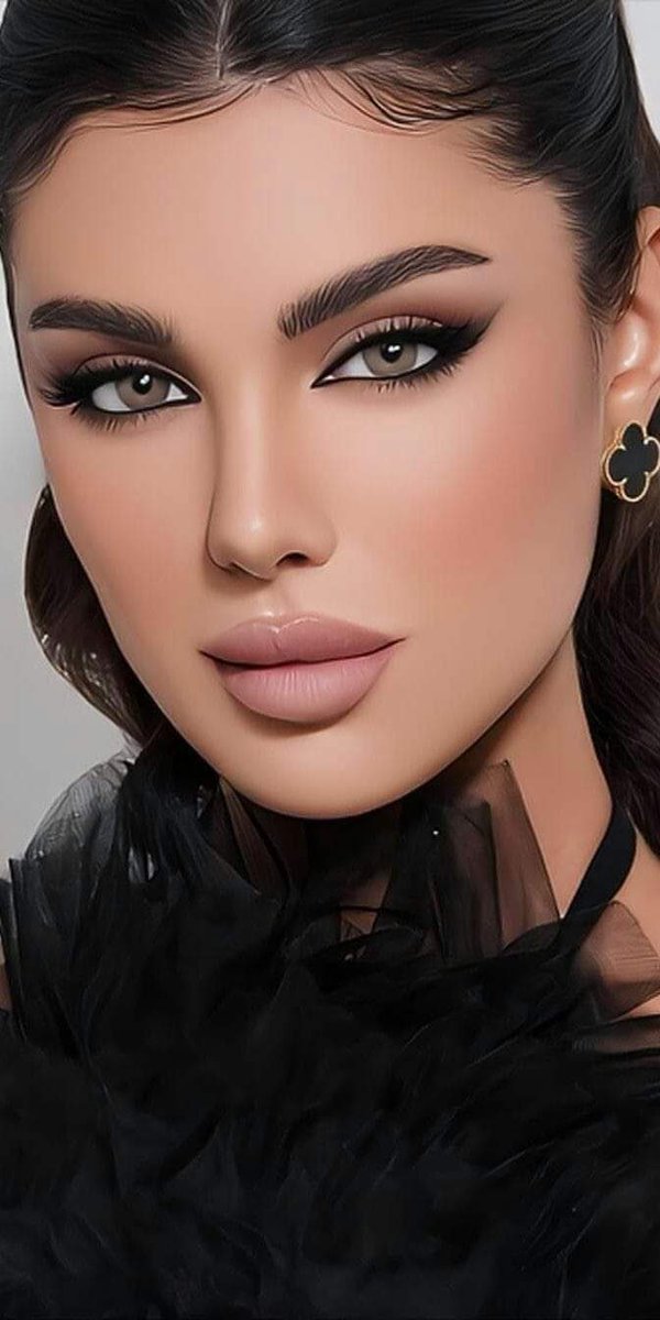 Layanxxyww's tweet photo. كانت هادِئة جدًا
يحيطها سكون غريب
كَـ أرضِ معركة
مات كل مقاتليها

#لياان https://t.co/XJW9jX7qeT