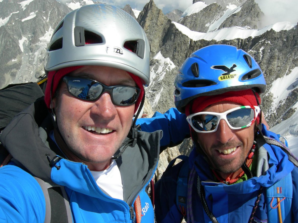 IcicleUK's tweet image. Summit Smiles
🏔️🎒❄️⛏️😎
Grins, grimaces, gurning? We’ve seen it all, but it’s always easy to spot the guide in each one. In our growing series of Reels &amp;amp; Shorts, they share their top tips.

〽️ icicle-mountaineering.ltd.uk/skills.html

🎥 m.youtube.com/@icicleUK/shor…

#toptips #climbing #mountains
