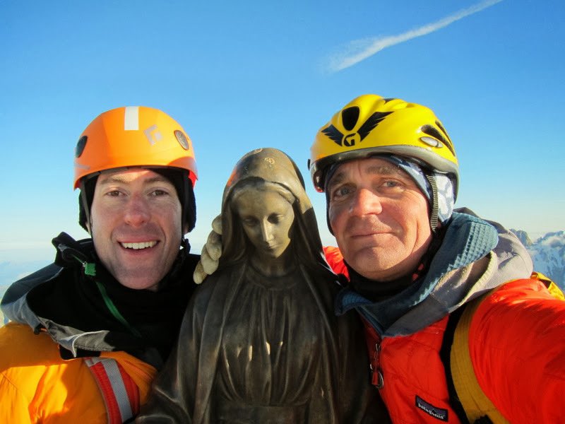 IcicleUK's tweet image. Summit Smiles
🏔️🎒❄️⛏️😎
Grins, grimaces, gurning? We’ve seen it all, but it’s always easy to spot the guide in each one. In our growing series of Reels &amp;amp; Shorts, they share their top tips.

〽️ icicle-mountaineering.ltd.uk/skills.html

🎥 m.youtube.com/@icicleUK/shor…

#toptips #climbing #mountains