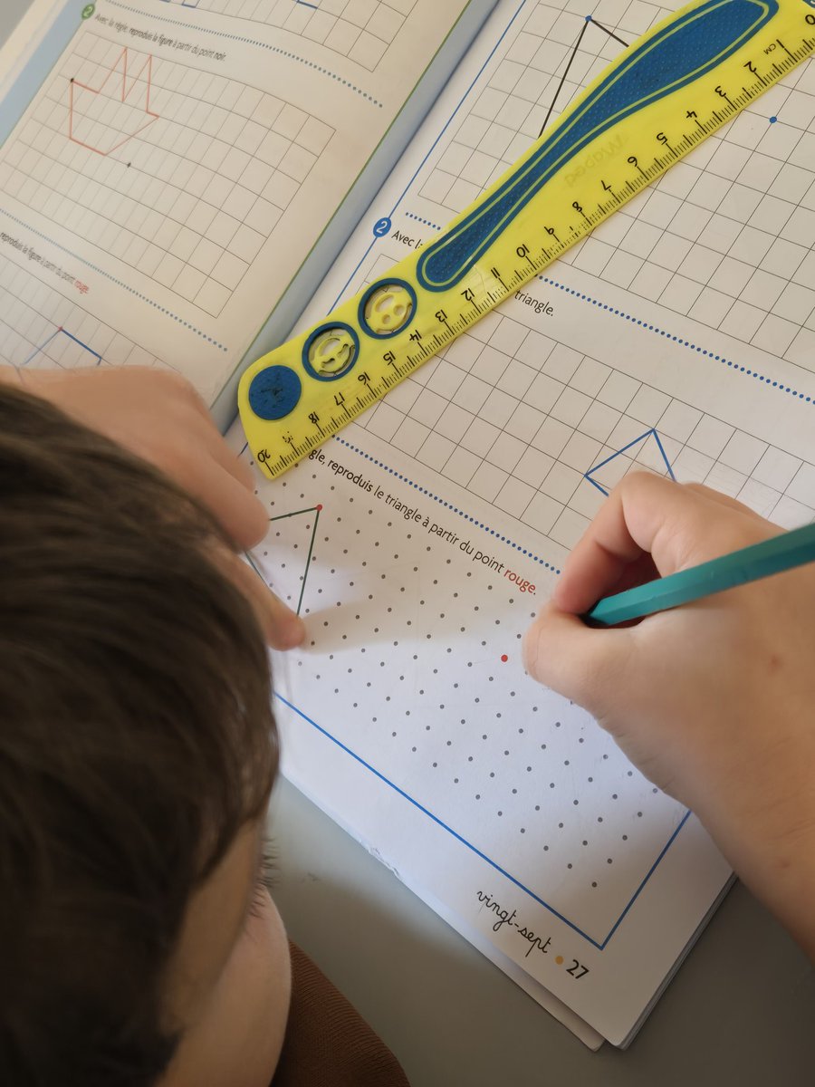 Plan Maths C2 C3 : Géométrie - Manipulation active - Geoplan - Représentation . Les mots clés des séances d'aujourd'hui 🔷️🔺️🟩