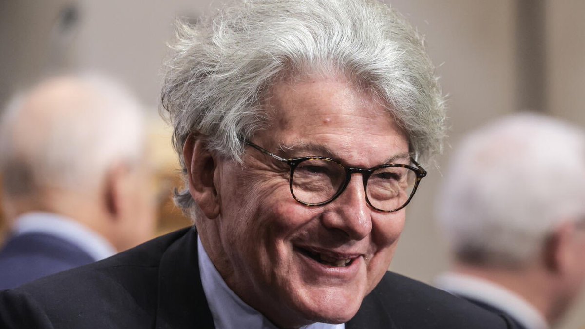 Poulin2012's tweet photo. L'ancien commissaire européen Thierry Breton va intégrer le conseil consultatif international de Bank of America, une activité rémunérée consistant en trois journées de réunion par an. 

Un bon gros taf de ceinture noire en pantouflage. 

La Commission européenne autorise Thierry Breton à occuper ce nouvel emploi à Bank of America malgré une règle qui exige une période d'attente de deux ans avant de commencer des emplois de lobbying. 

Ils sont la corruption.🥳