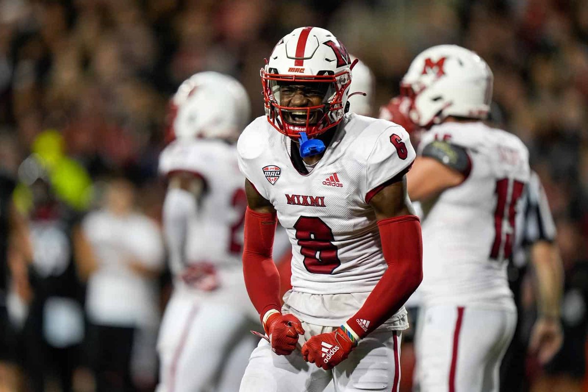 KjGriffin10's tweet photo. After a great conversation with Coach Blanton I’m blessed to receive my 2nd division 1 offer from Miami Ohio University @EDGYTIM @AllenTrieu @_MP_Football @Chris_CJ_6 https://t.co/ukf1nYZUSU