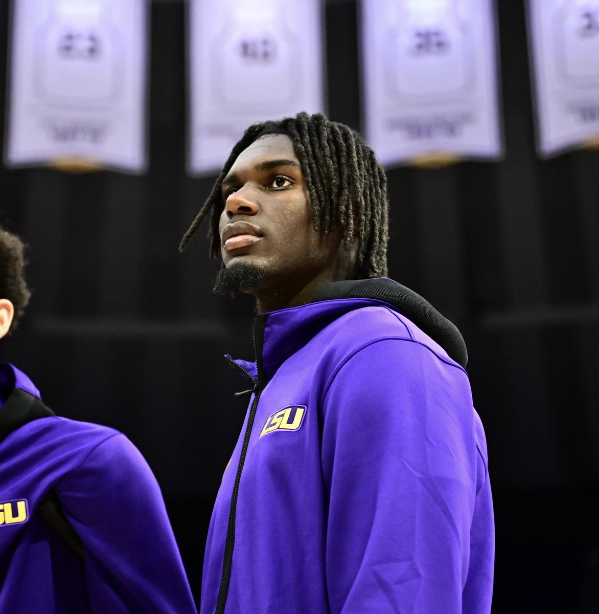 Matthew Brune (@matthewbrune_) on Twitter photo 5⭐️ TE Trey'Dez Green has officially joined LSU's men's basketball program.
The two-sport star is now living out his dream of playing both in year one as a Tiger.
"He's been really good in his first week with the team." - <a href="/CoachMcMahon/">Matt McMahon</a>
🏈🏀Story: on3.com/boards/threads… 5⭐️ TE Trey'Dez Green has officially joined LSU's men's basketball program.
The two-sport star is now living out his dream of playing both in year one as a Tiger.
"He's been really good in his first week with the team." - <a href="/CoachMcMahon/">Matt McMahon</a>
🏈🏀Story: on3.com/boards/threads…