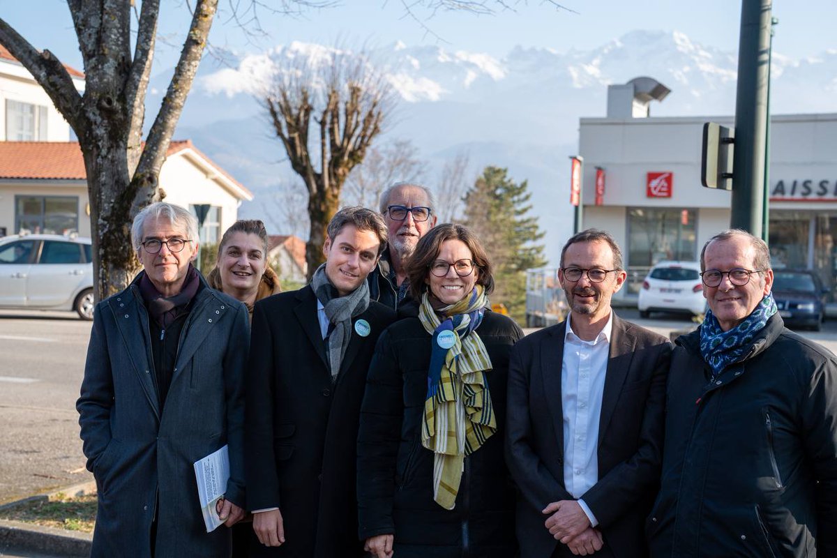 GalliardM's tweet photo. Un immense merci à @GabrielAttal  pour son soutien précieux !
🔹 Échanges avec vos maires et élus sur vos attentes.
🔹 Déambulation à Grenoble avec des militants déterminés.

Dimanche, faites le choix de la stabilité, du dialogue et de la responsabilité. Ensemble, avançons ! 🗳️ https://t.co/N1M3gx0J1s