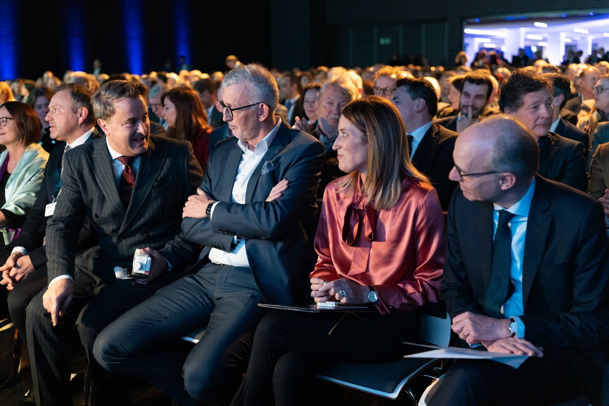 Xavier_Bettel's tweet photo. Haut um Neijoerspatt bei der #FEDIL an duerno bei der Salariatskummer #CSL, de Sozialdialog ass e wichtegt an onverzichtbaart Instrument fir d’Ekonomie zu Lëtzebuerg. https://t.co/B04yJ5NEf4