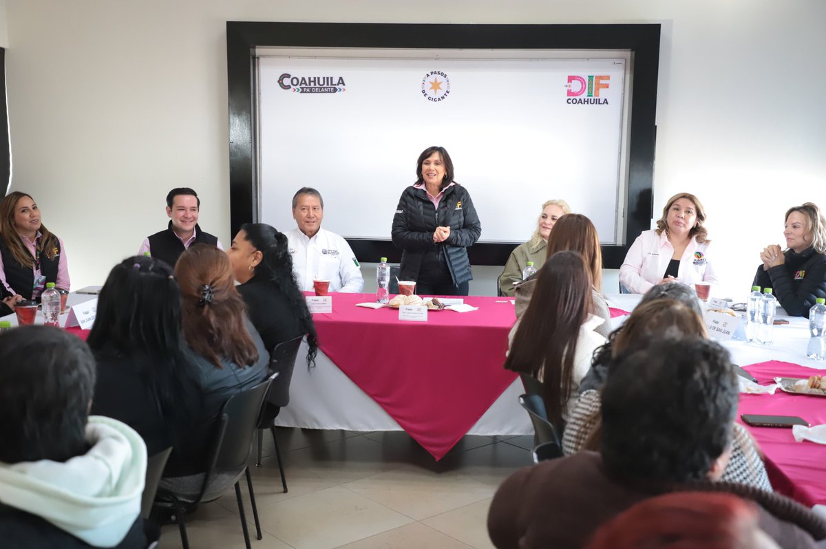 La Presidenta Honoraria del DIF Coahuila, Liliana Salinas Valdés, sostuvo una convivencia con las madrinas y padrinos de los centros de atención y comedores para personas adultas mayores en la región Carbonífera.(1/2)