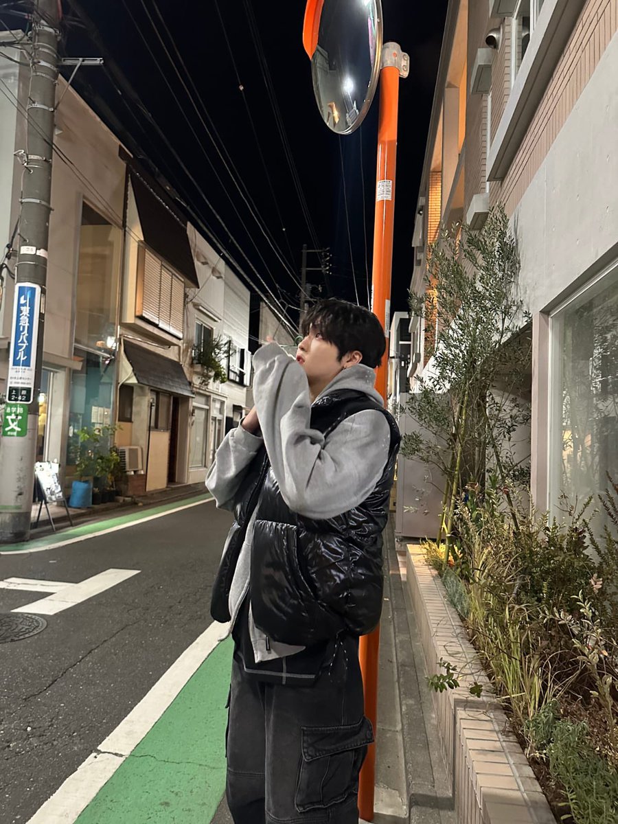 Actualización en Weverse |23.12.24| @kingdom_gfent <a href="/TheKingDom_GF/">The KingDom</a>

[LOUIS 👑] 

Feliz Navidad 

#더킹덤 #TheKingDom #TKD #루이 #LOUIS
