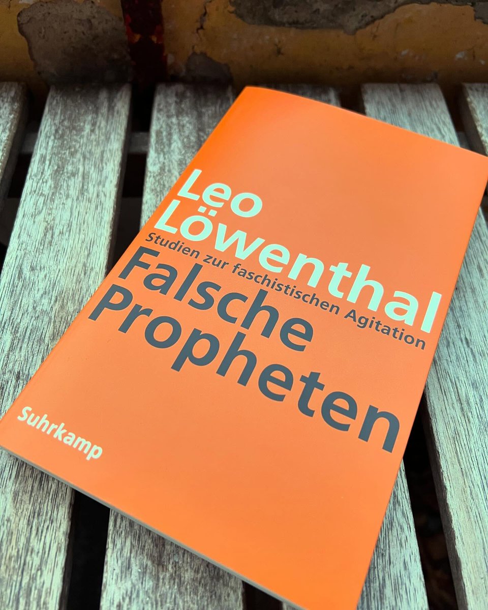 torsten_hesse's tweet photo. Kurz´n gut: Gruselig, wie aktuell der 75 Jahre alte Text ist. Lesen, unbedingt!
Mehr: https://t.co/KahH2tBUxs
#lesewinter #sachbuch #leolöwenthal #suhrkamp #soziologie #studie #agitation #faschismus #usa #demokratie #niewiederistjetzt #polbil #lesen #leselust #lesenswert #bücher https://t.co/lg3NzZPVVO