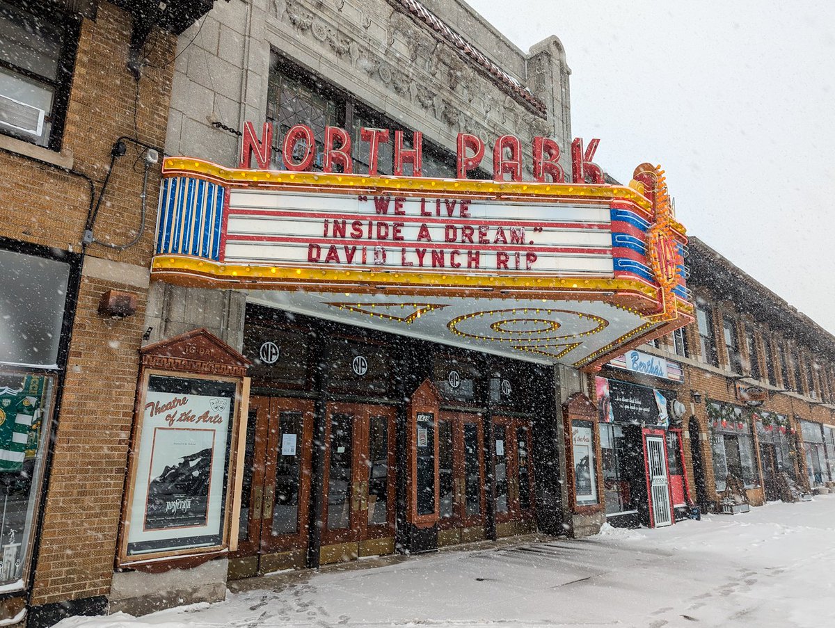 "Golden sunshine and blue skies all the way." 💔

David Lynch RIP