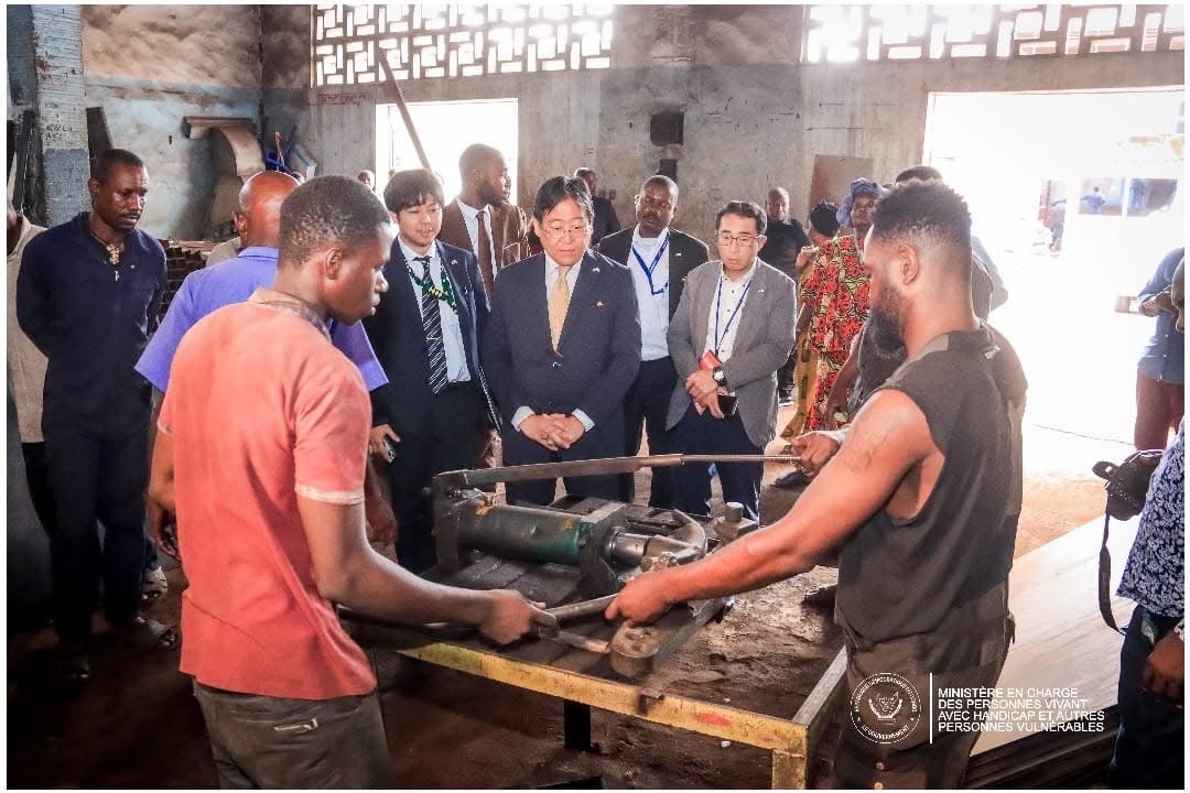CongoHandicap's tweet photo. Nous sommes devenus les mendiants, réellement le gouvernement @SuminwaJudith manquait  $ 100000 pour financer ce projet ?

Pourquoi pas intégrer le handicap dans le programme projet 145 territoires?  

Excellence Mr @Presidence_RDC  #toza namotema maba , @PatrickMuyaya @TinaSalama2 

Soki tolobi Peine de mort 💀