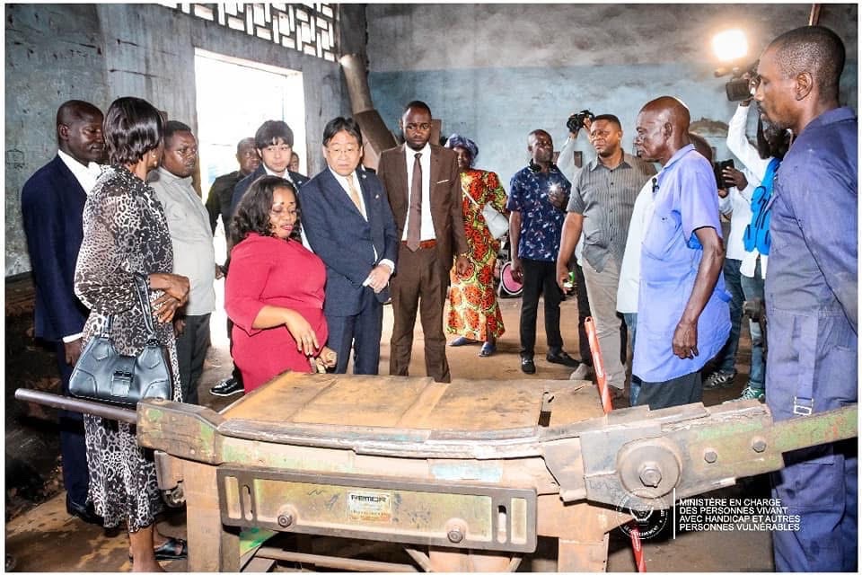 CongoHandicap's tweet photo. Nous sommes devenus les mendiants, réellement le gouvernement @SuminwaJudith manquait  $ 100000 pour financer ce projet ?

Pourquoi pas intégrer le handicap dans le programme projet 145 territoires?  

Excellence Mr @Presidence_RDC  #toza namotema maba , @PatrickMuyaya @TinaSalama2 

Soki tolobi Peine de mort 💀