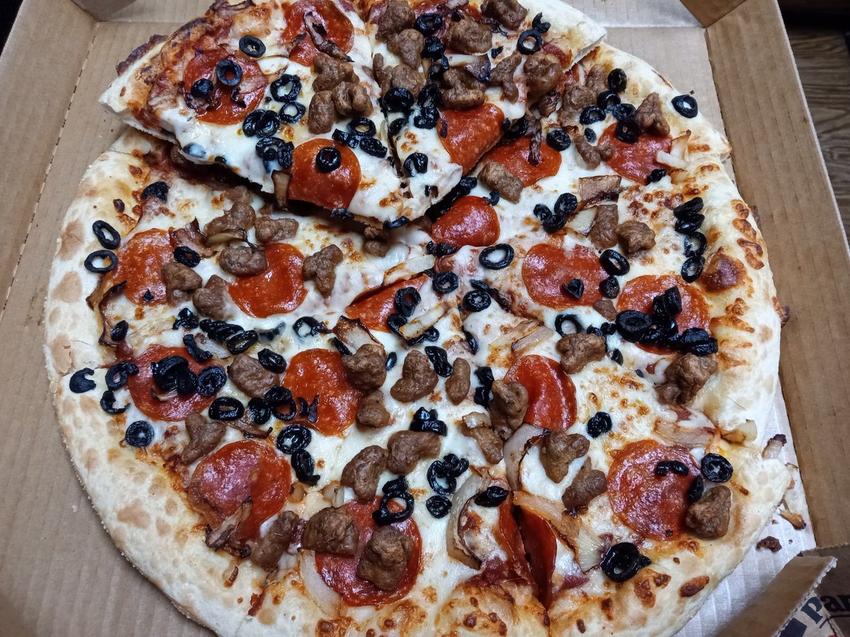 KneelForJesus's tweet image. Very good pizza ....shout out to pizza hut for making me 2 great pizzas 
@pizzahut #pizza #food #imstuffed